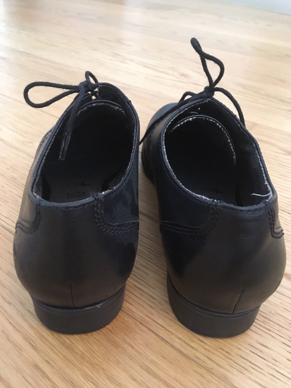 Schwarze Halbschuhe