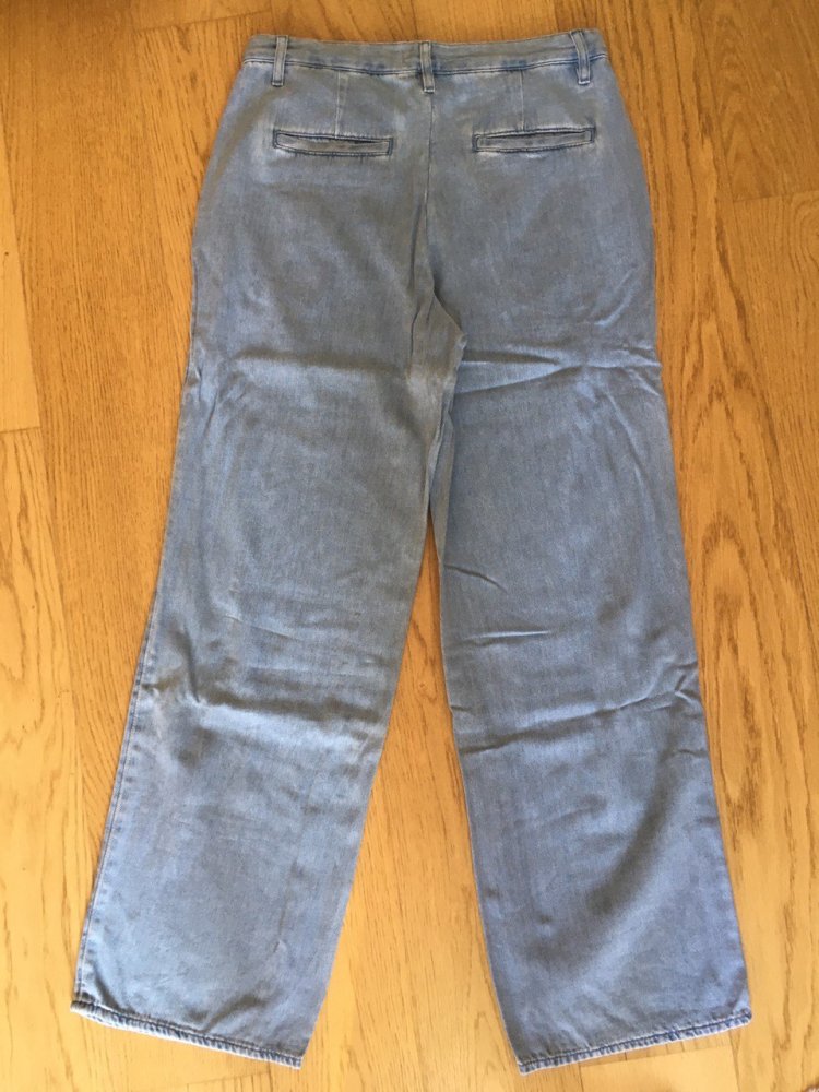 Hellblaue Jeans