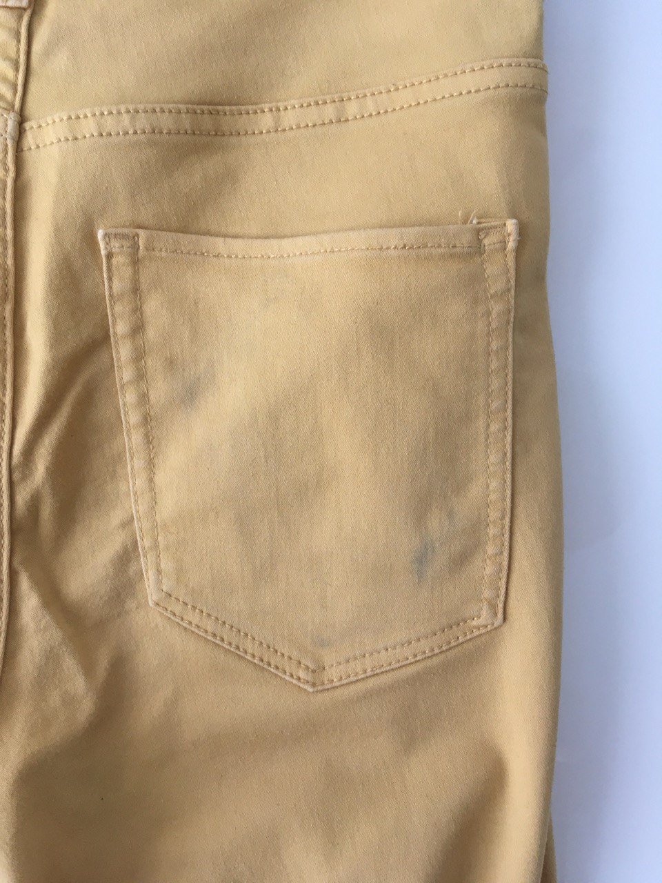 Maisgelbe Stoffhose