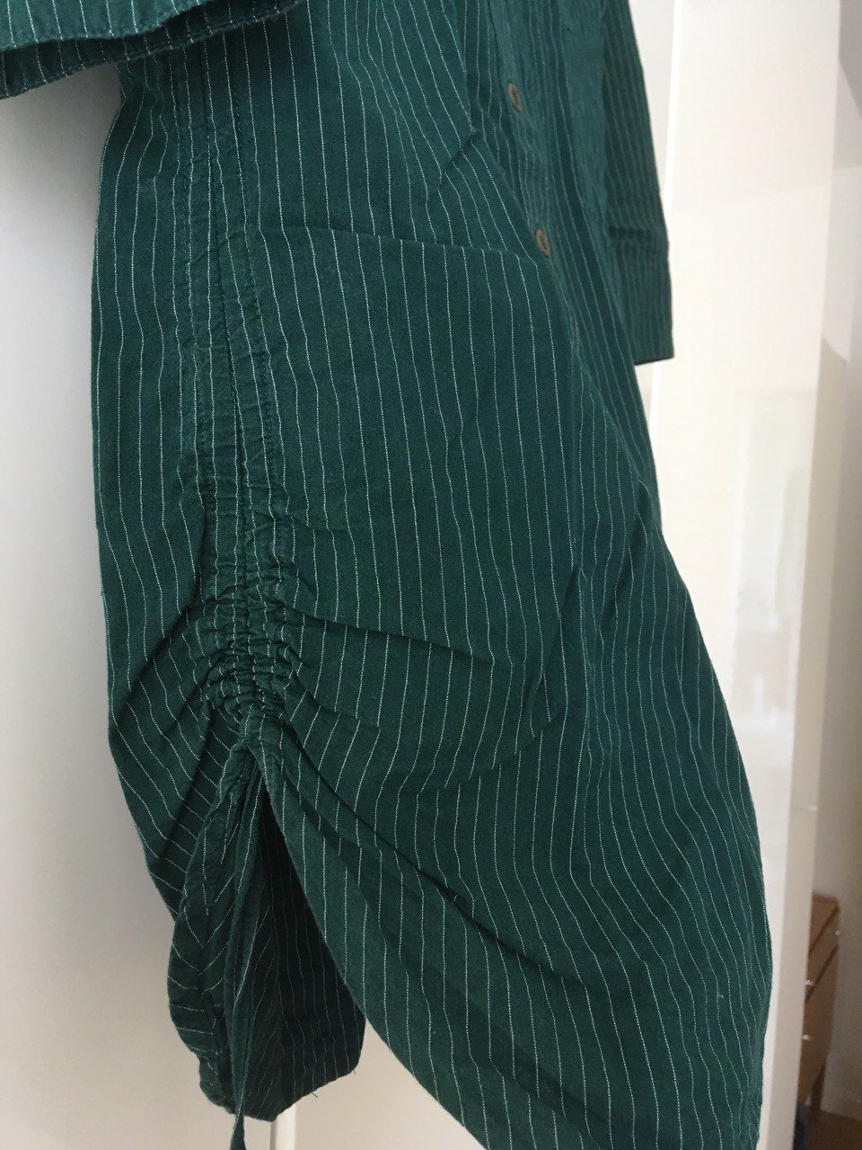 Lange dunkelgrüne Bluse