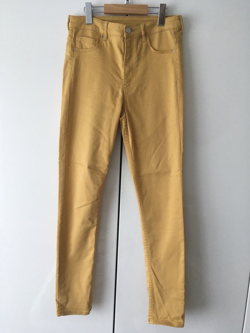Maisgelbe Stoffhose