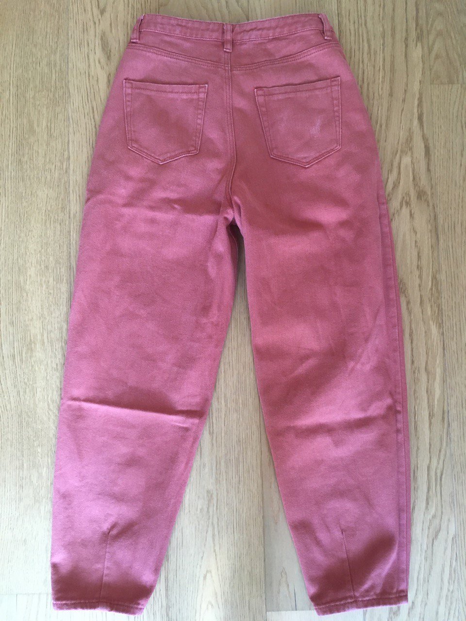 Korallfarbene Jeans
