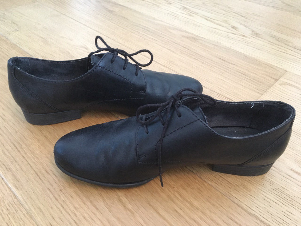 Schwarze Halbschuhe