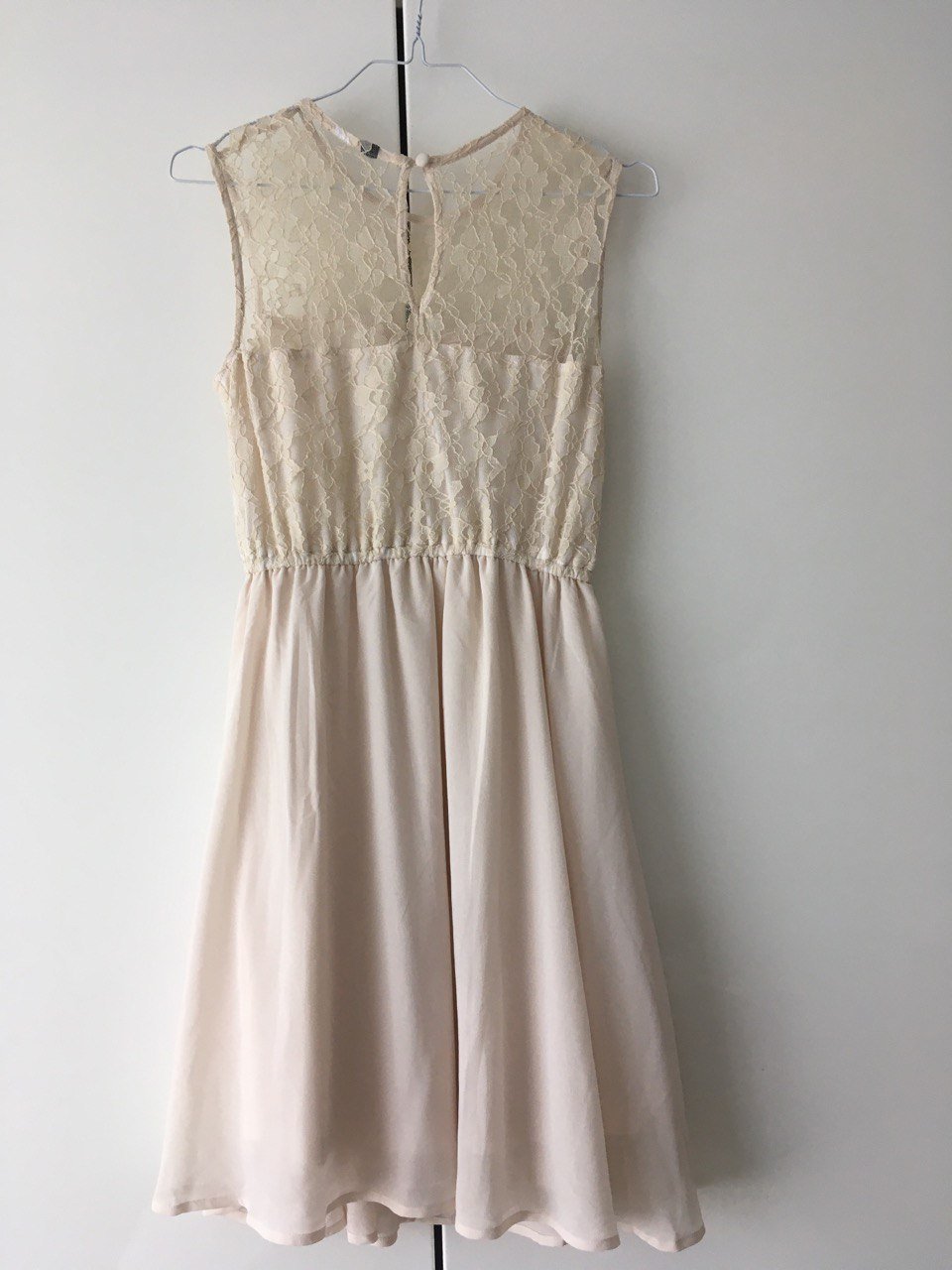 Leichtes Broderie Kleid