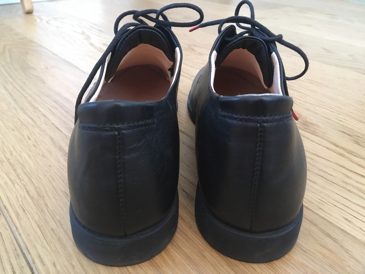 Komfortabler schwarzer Halbschuh