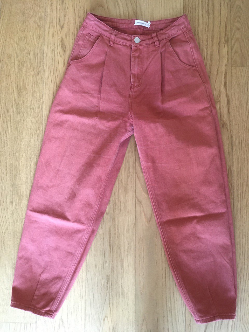 Korallfarbene Jeans