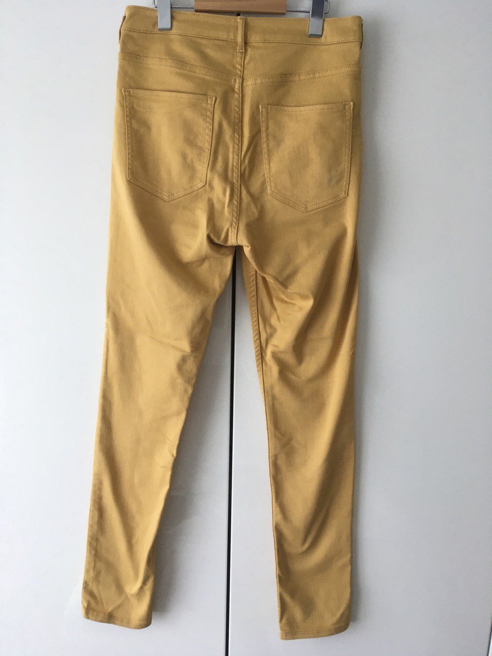 Maisgelbe Stoffhose
