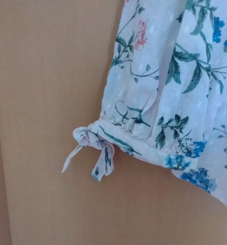 neue Bluse mit Blümchen Gr.46