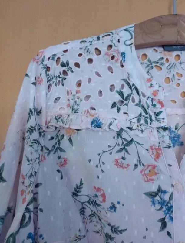 neue Bluse mit Blümchen Gr.46
