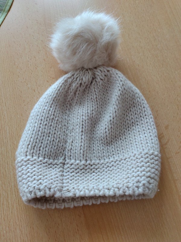Beige Mütze