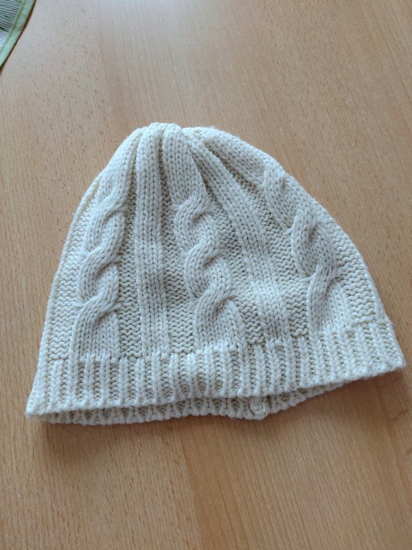 Beige Mütze