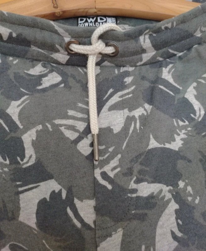 Neue Camouflage Hose Gr.170
