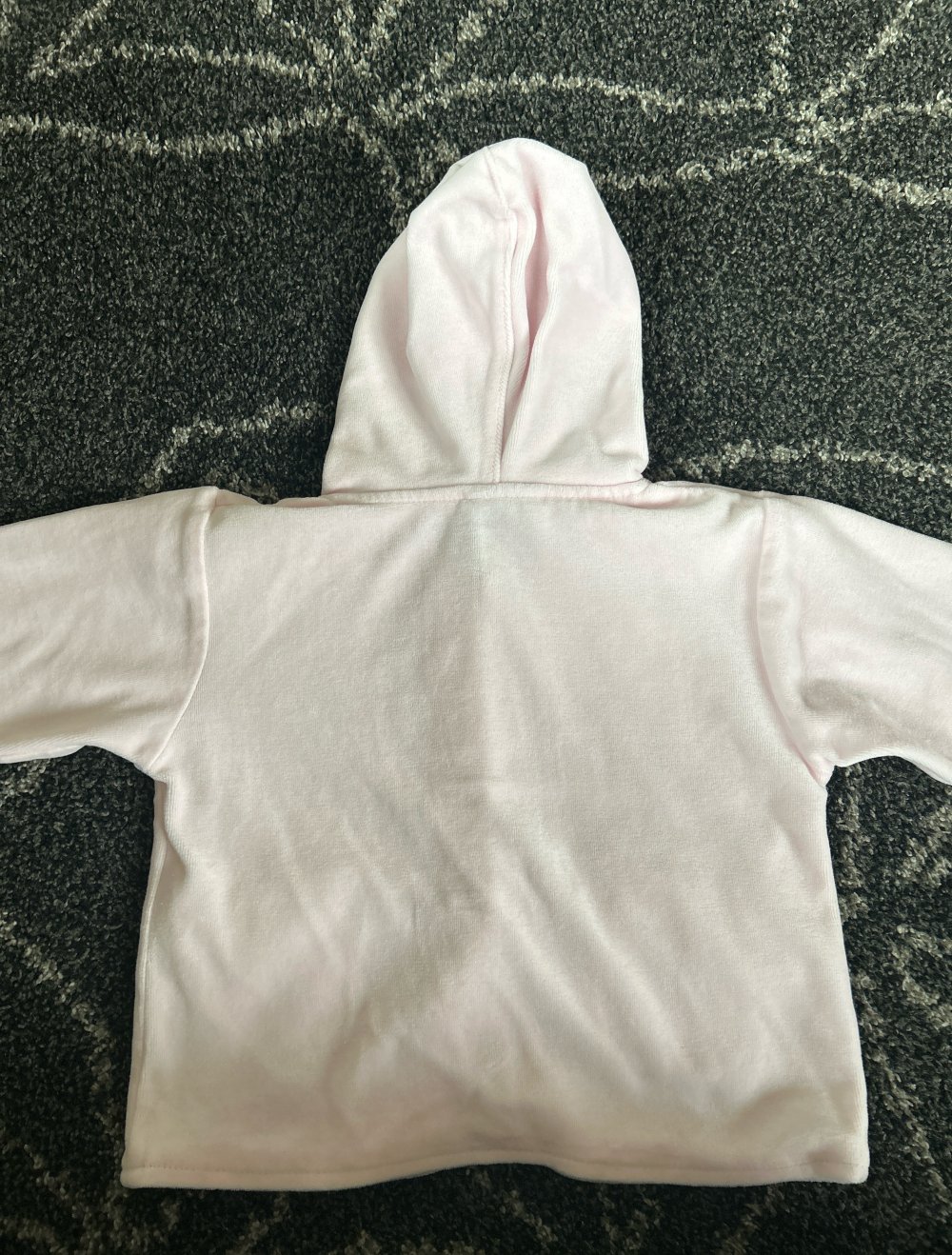 Ein sehr schöner Kapuzenpulli für Babys