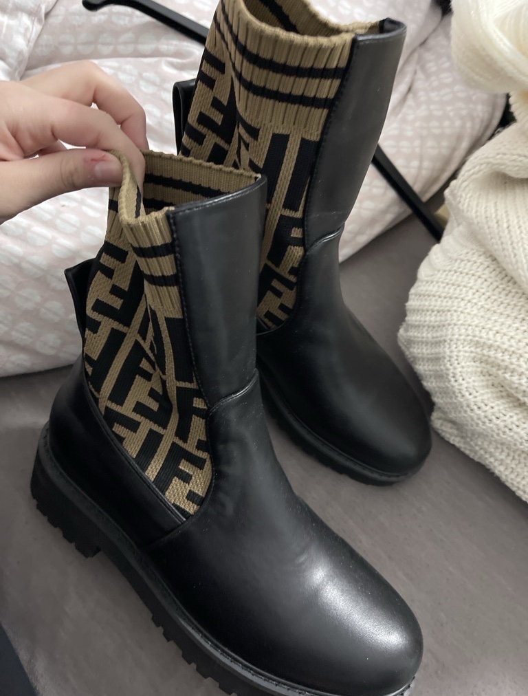 Boots schwarz