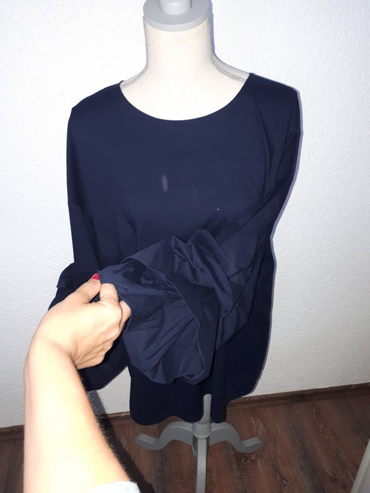 Neues Blusen-Shirt in Größe 46 von Rick Cardona!