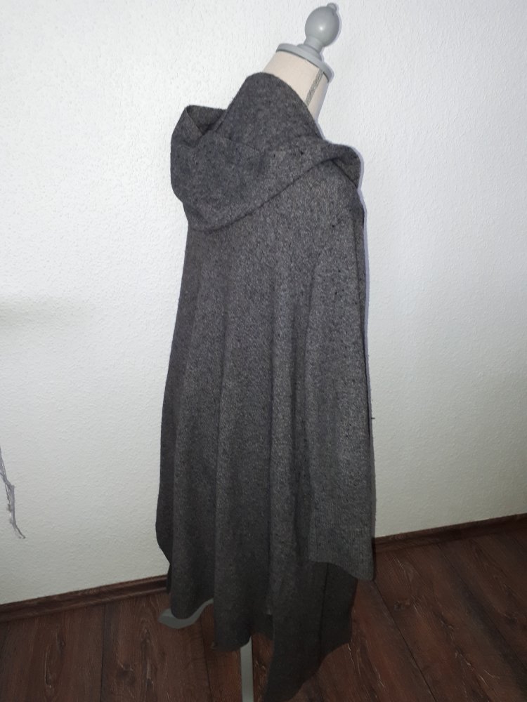 Lange Strickjacke in Größe XL von Jonas Nielsen!