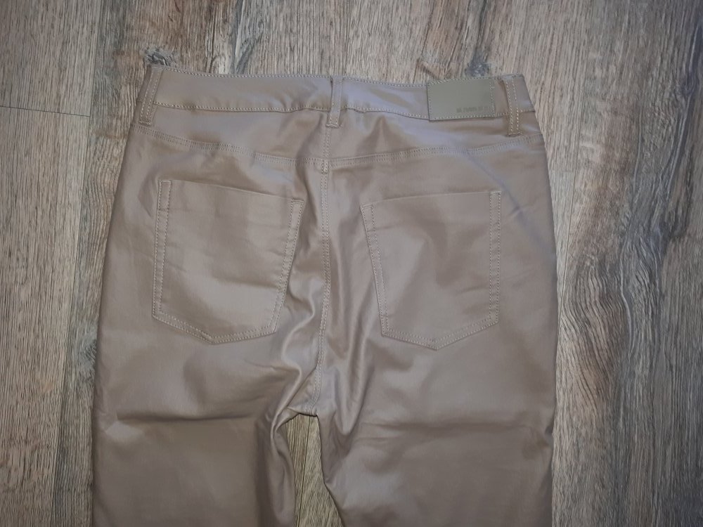 Super schöne Stretch-Hose in Lederoptik in Größe L!