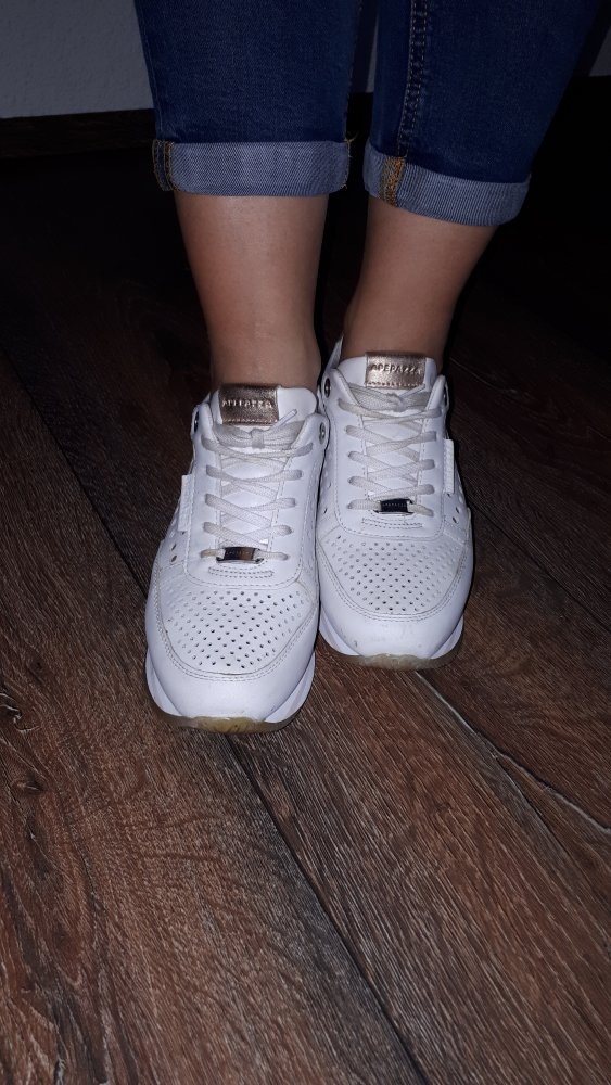  Paar sehr schöne Sportschuhe in Größe 38 von Aperazza Sport!
