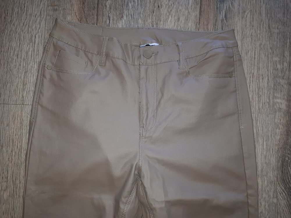 Super schöne Stretch-Hose in Lederoptik in Größe L!