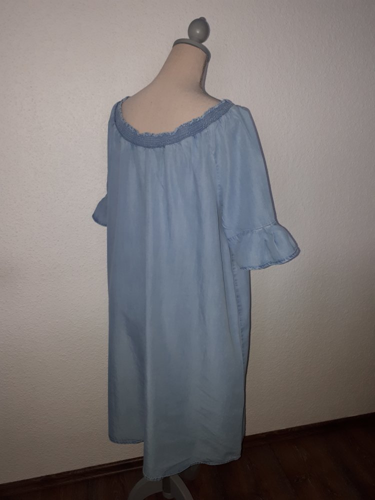 Ich verkaufe ein super schönes Kleid in Größe 44(XL ) !