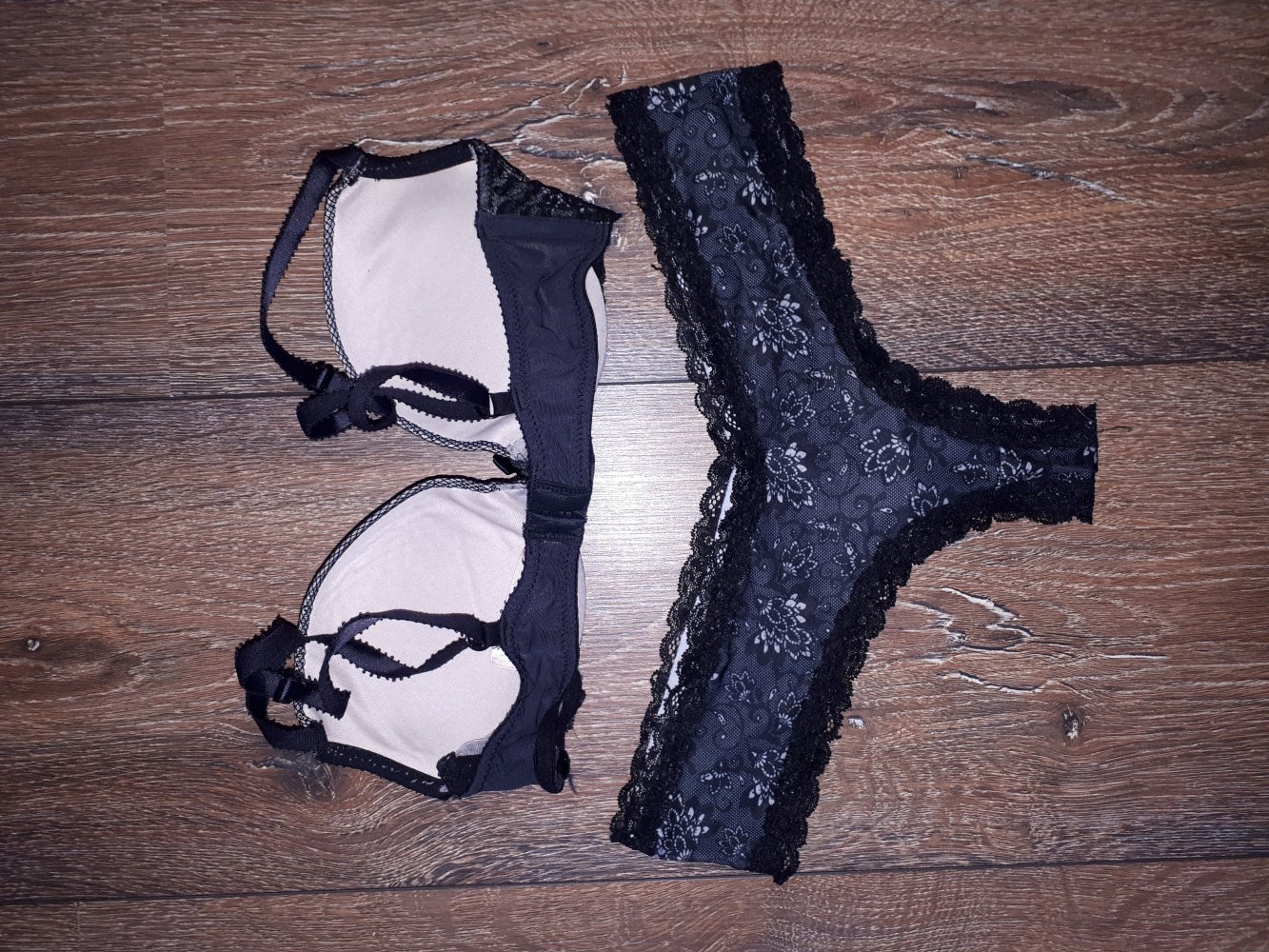  Pusch-Up BH in Größe 75B von Hunkemöller+Gratis Slip in Größe M von Hunkemöller!