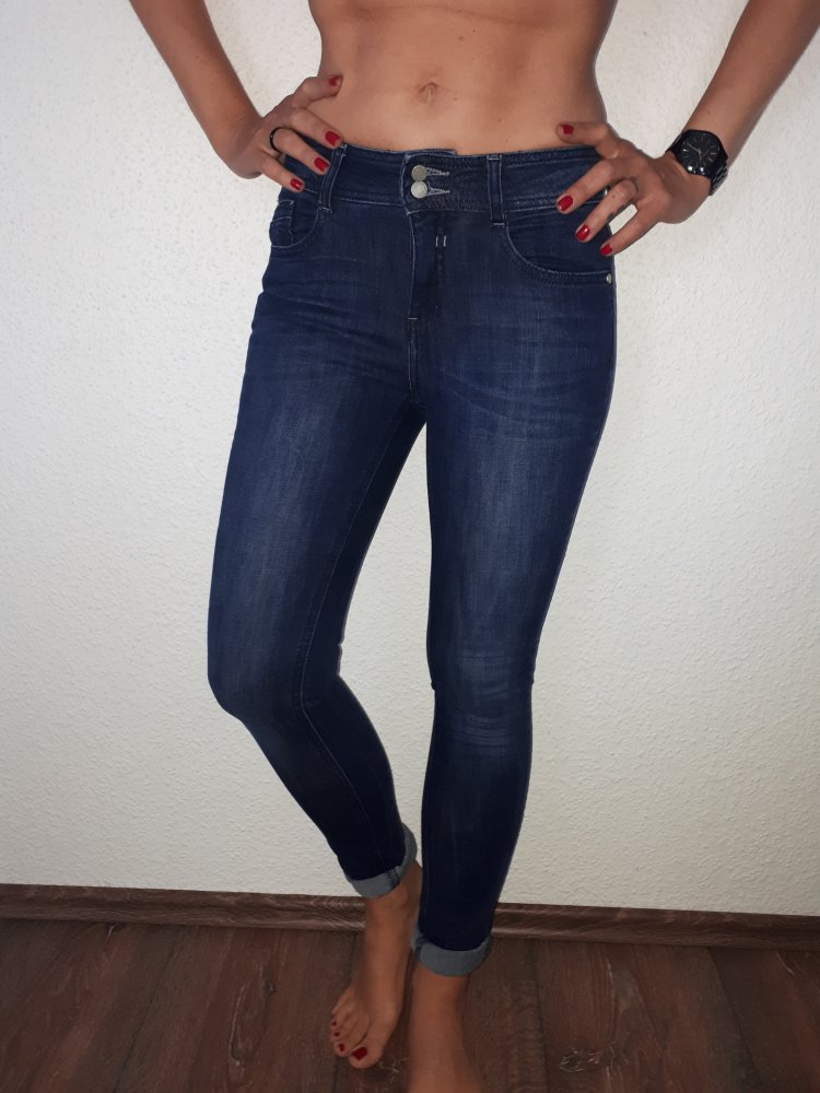  Super Skinny Leg/High Waist Jeans in Größe 34 von Clockhouse!