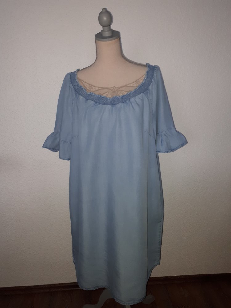 Ich verkaufe ein super schönes Kleid in Größe 44(XL ) !