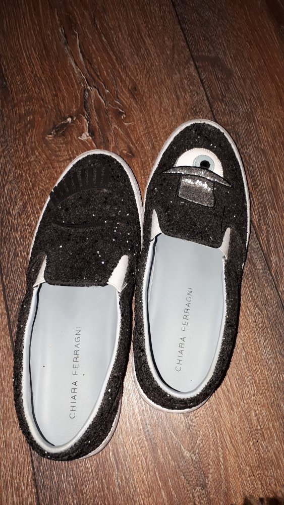  Paar sehr schöne Slipper in Größe 39 von Chiara Ferragni!