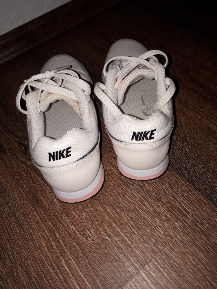 Paar sehr schöne Mädchen Sneaker in Größe 36 von Nike!