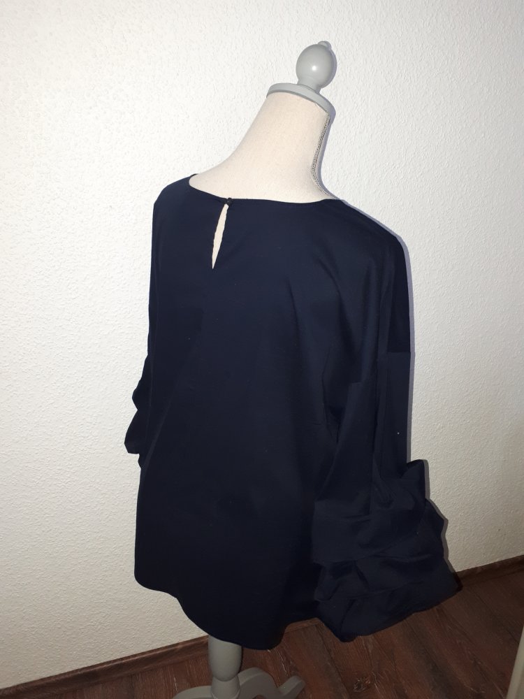 Neues Blusen-Shirt in Größe 46 von Rick Cardona!