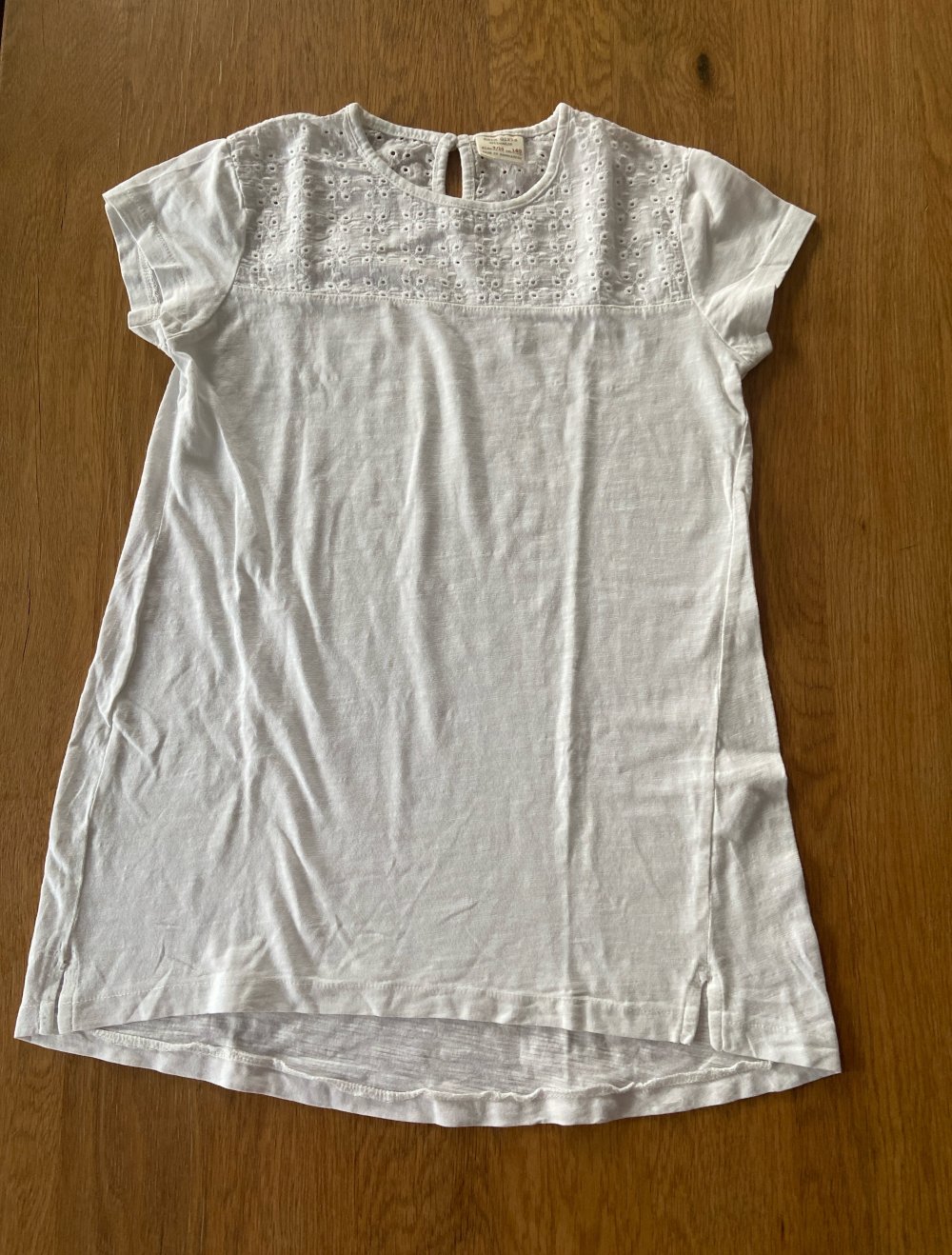 Weises Shirt mit süßen Details