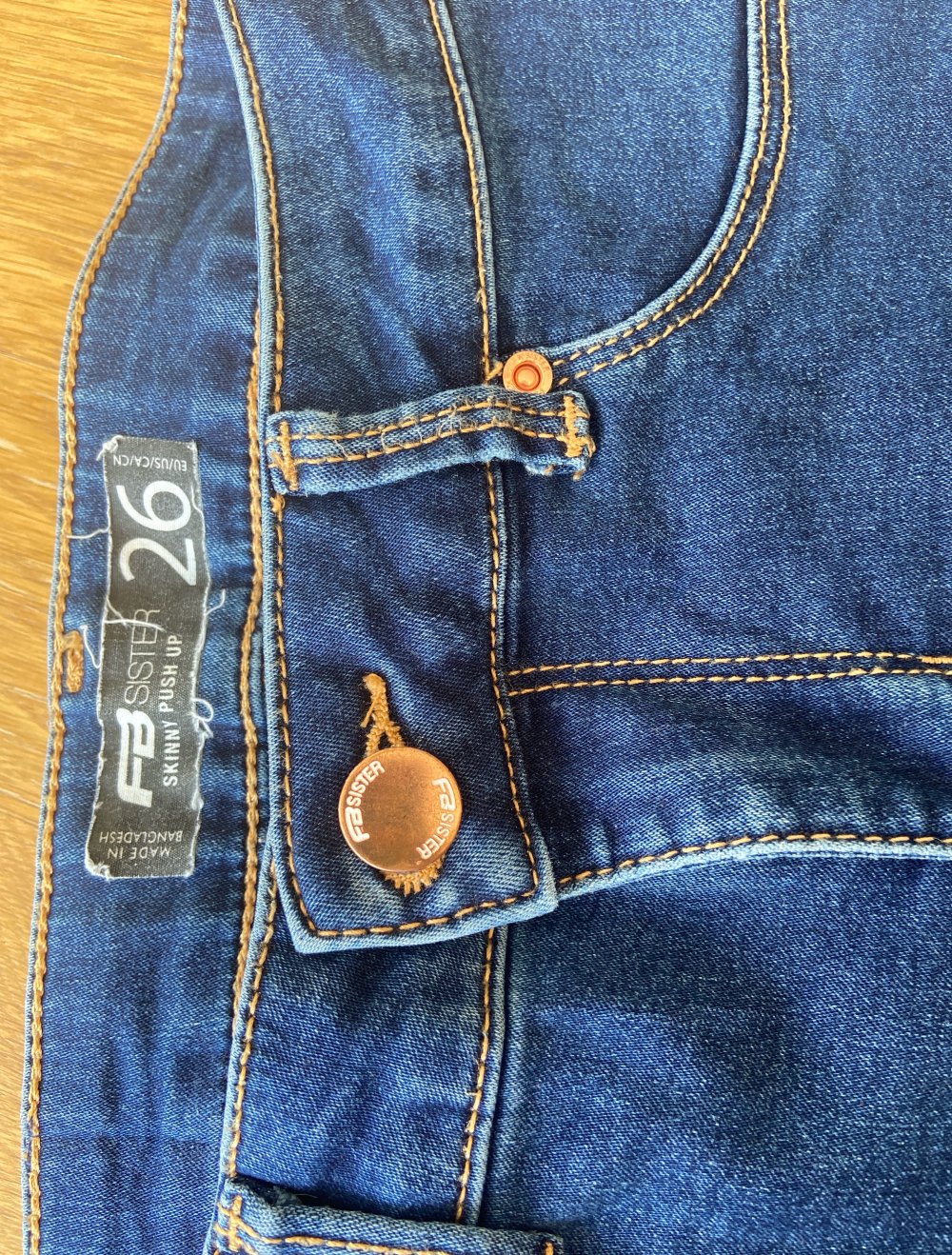 Dunkelblaue Jeans