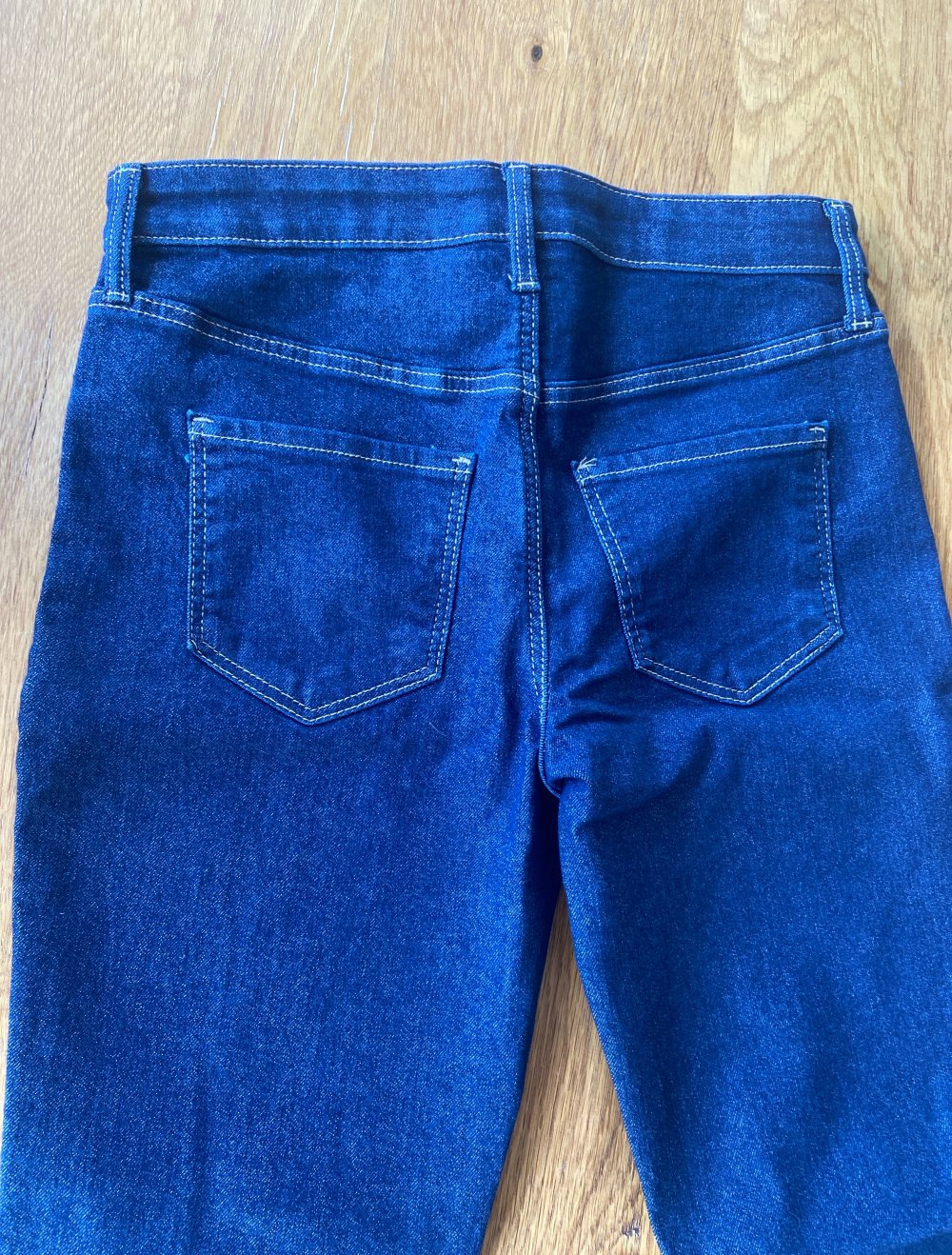 Dunkelblaue Jeans