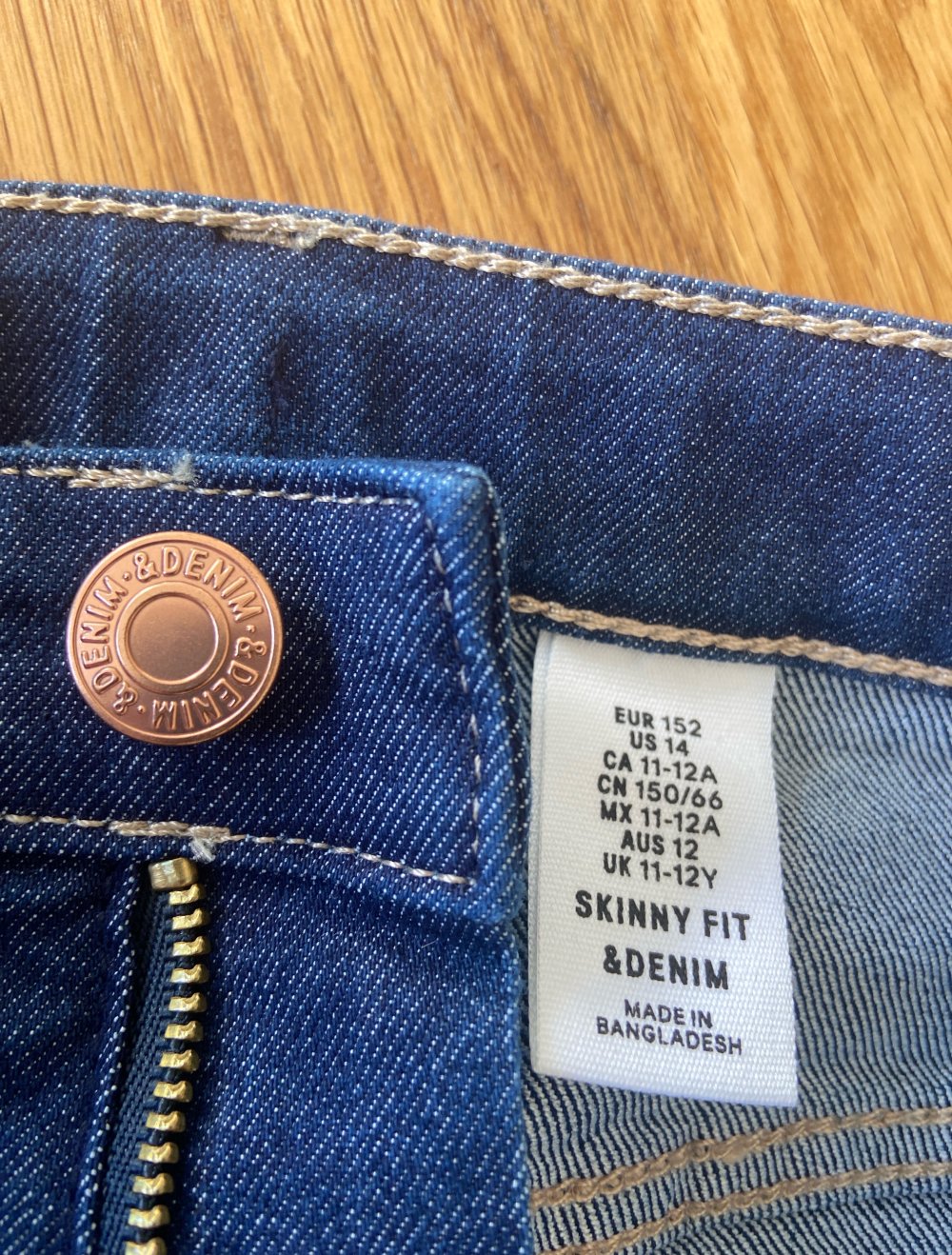 Dunkelblaue Jeans