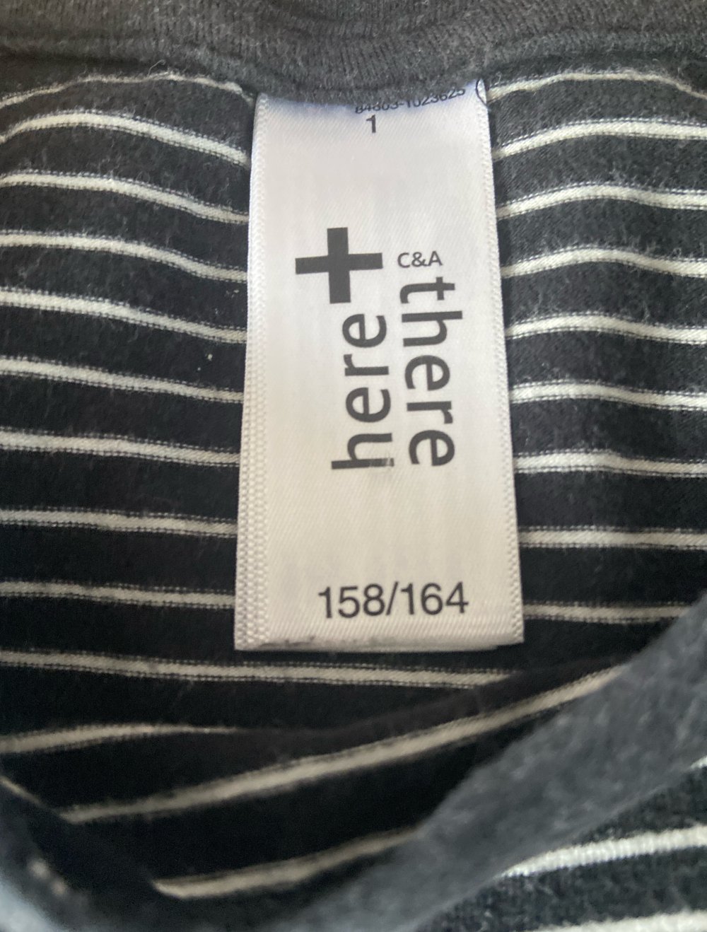 Tshirt schwarz/weiß mit flauschigen Sternchen