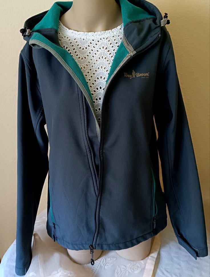 Jacke von Tony Brown.