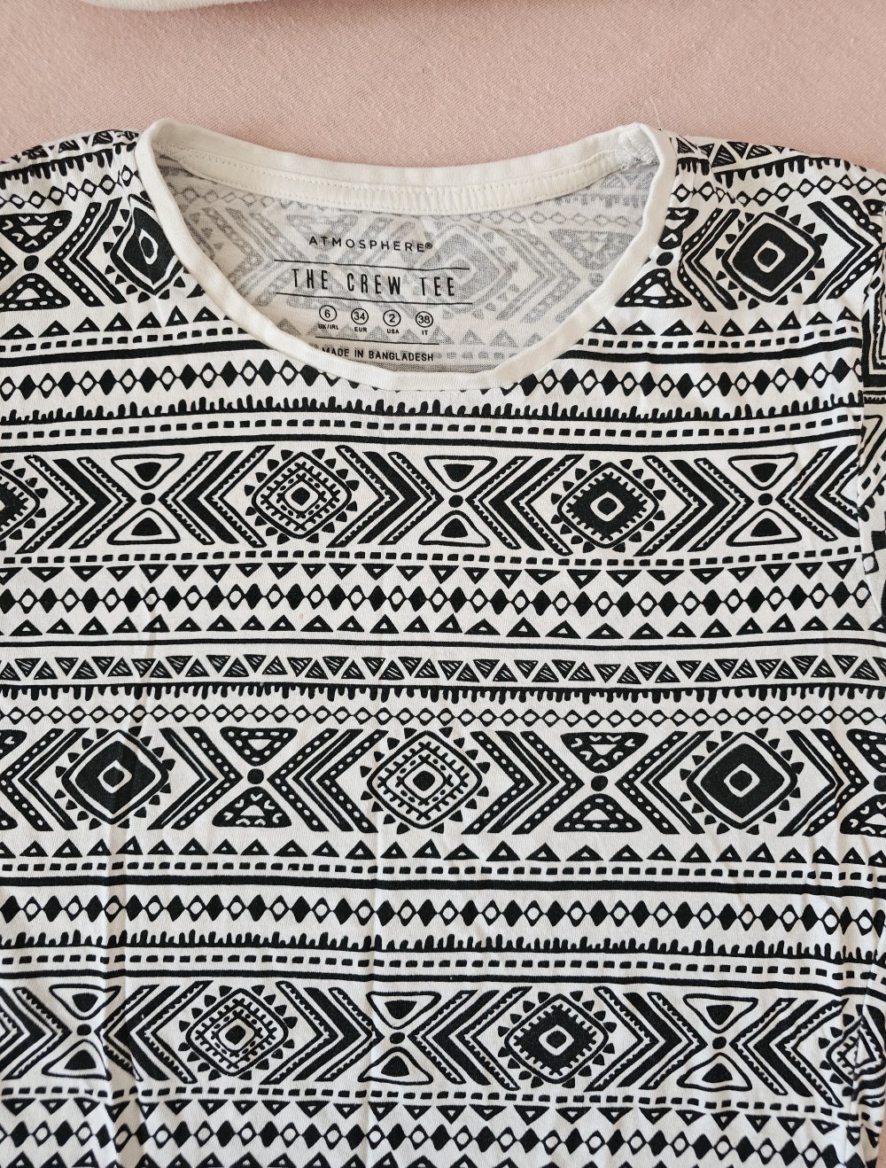 Schickes T-Shirt mit Muster in weiß/schwarz, Größe 34