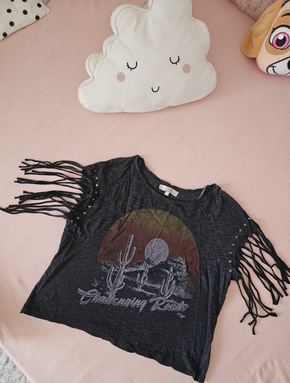 Schöne T-shirt, lässig, Rock Style, mit Nieten und Fransen, Größe XS