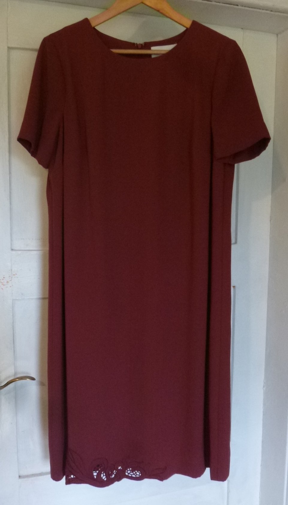  Amy Vermont Kleid rot Gr. 44 Kurzarm Stickerei