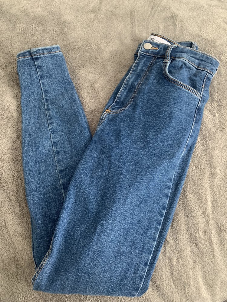 Zara Röhrenjeans 