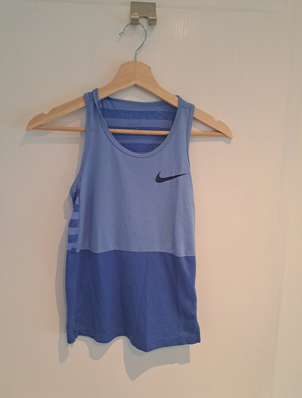 Blaues schulterfreies Nike Tanktop