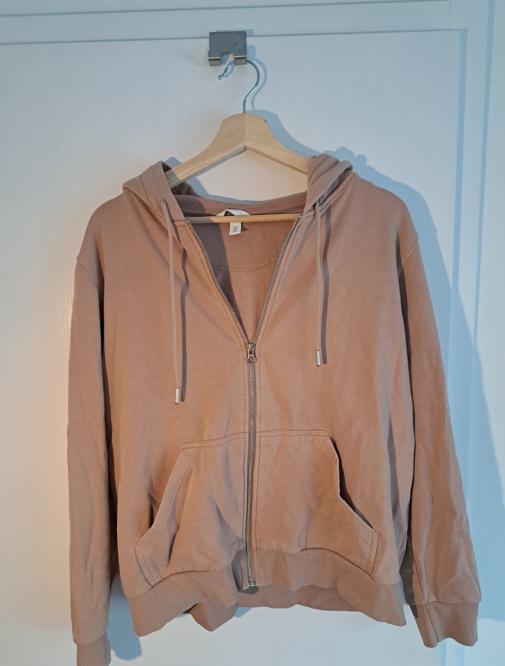 Zipper mit Kapuze