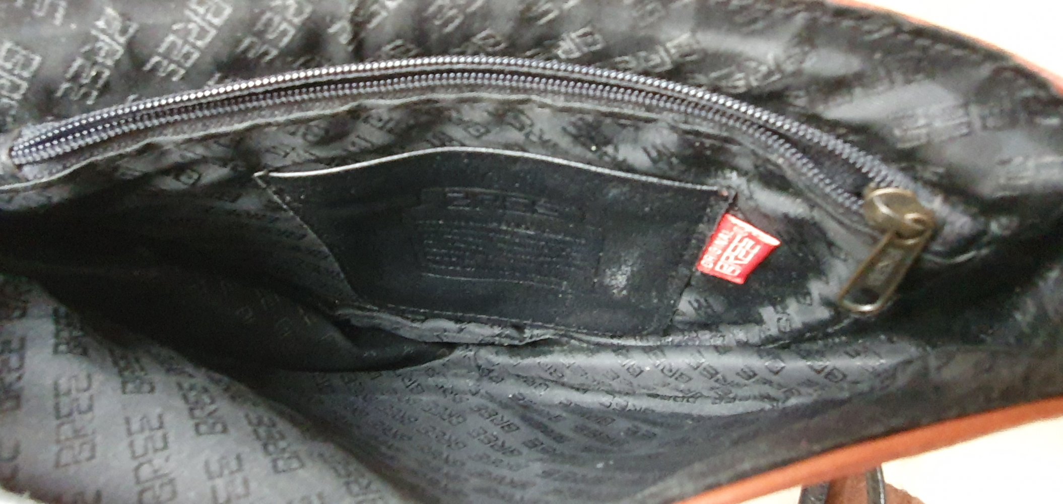 halbrunde Damenschultertasche, Marke Bree