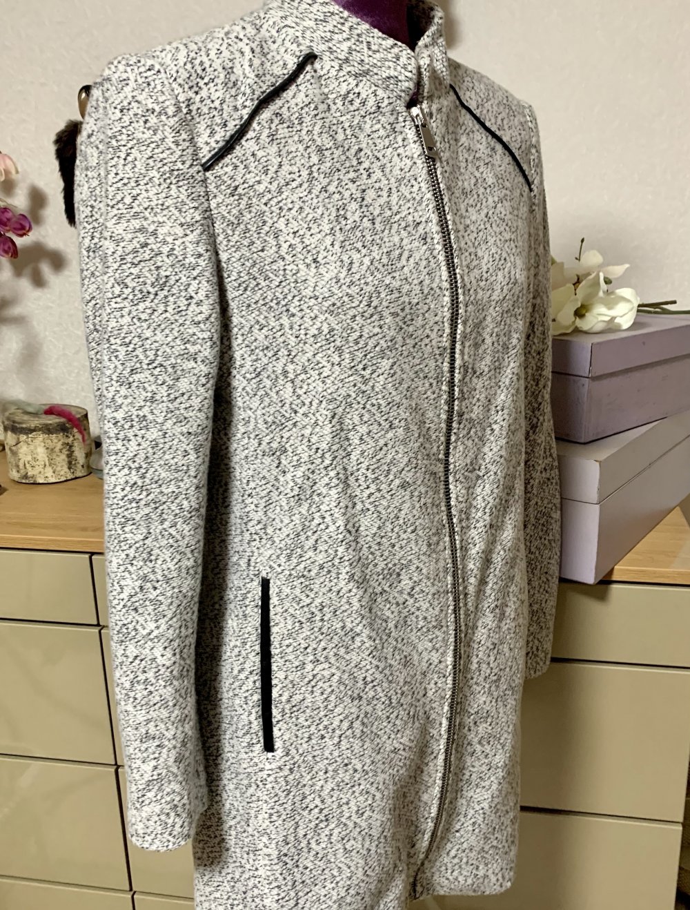 Neuwertiger toller Mantel - Jacke - von Stradivarius - Gr 40 - 42