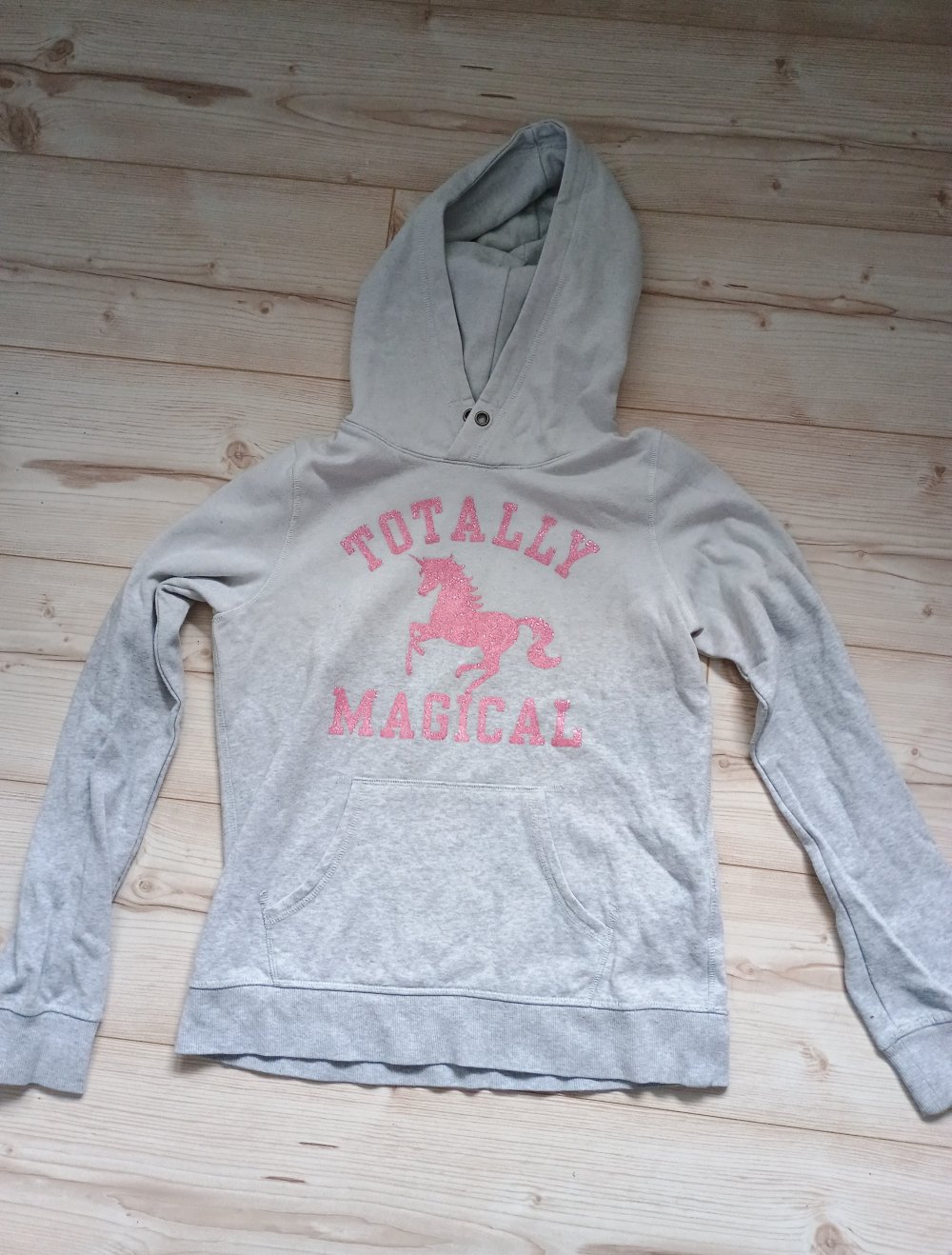 Zwei H&M Pullover ein Hoodie und ein Kurzer Pulli beides mit Einhorn Aufdruck.Beides Größe 170cm.