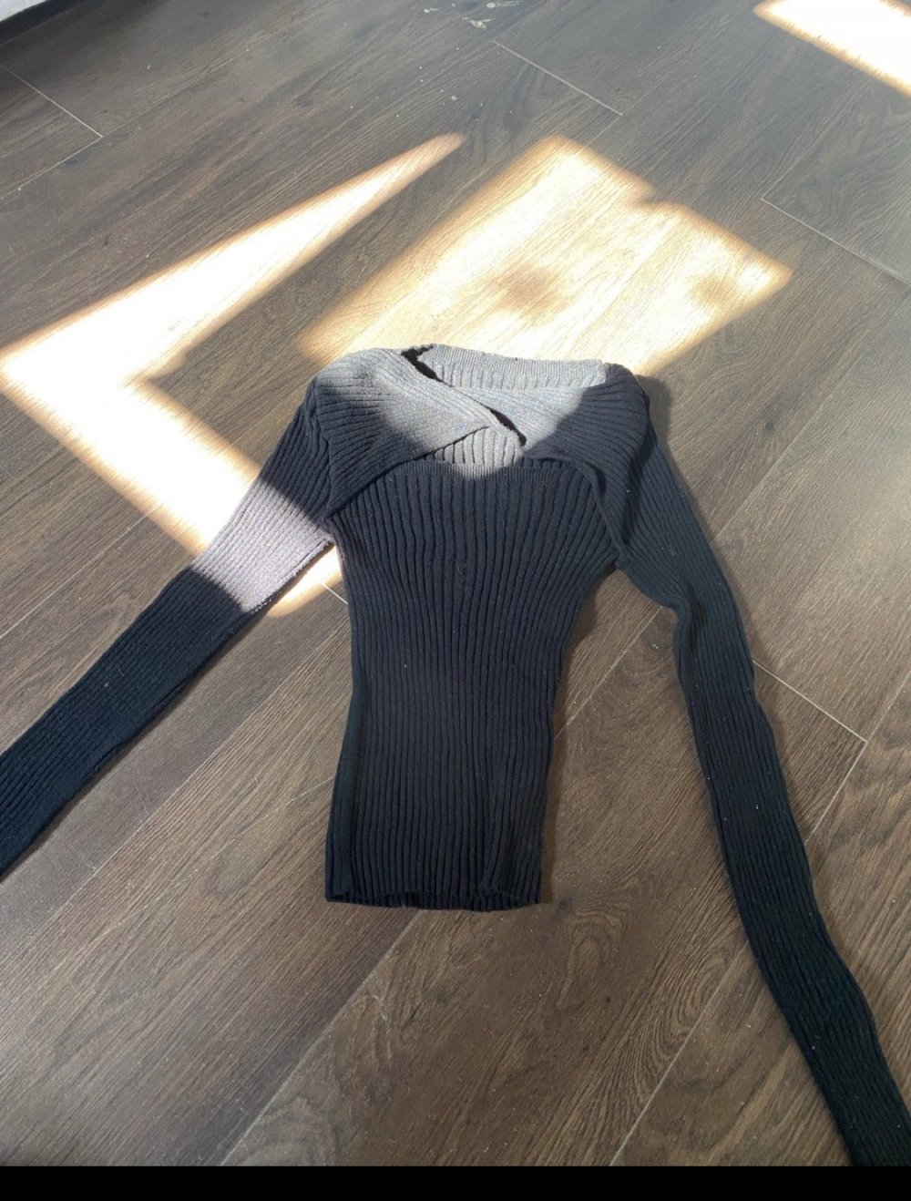 Pullover mit Ausschnitt