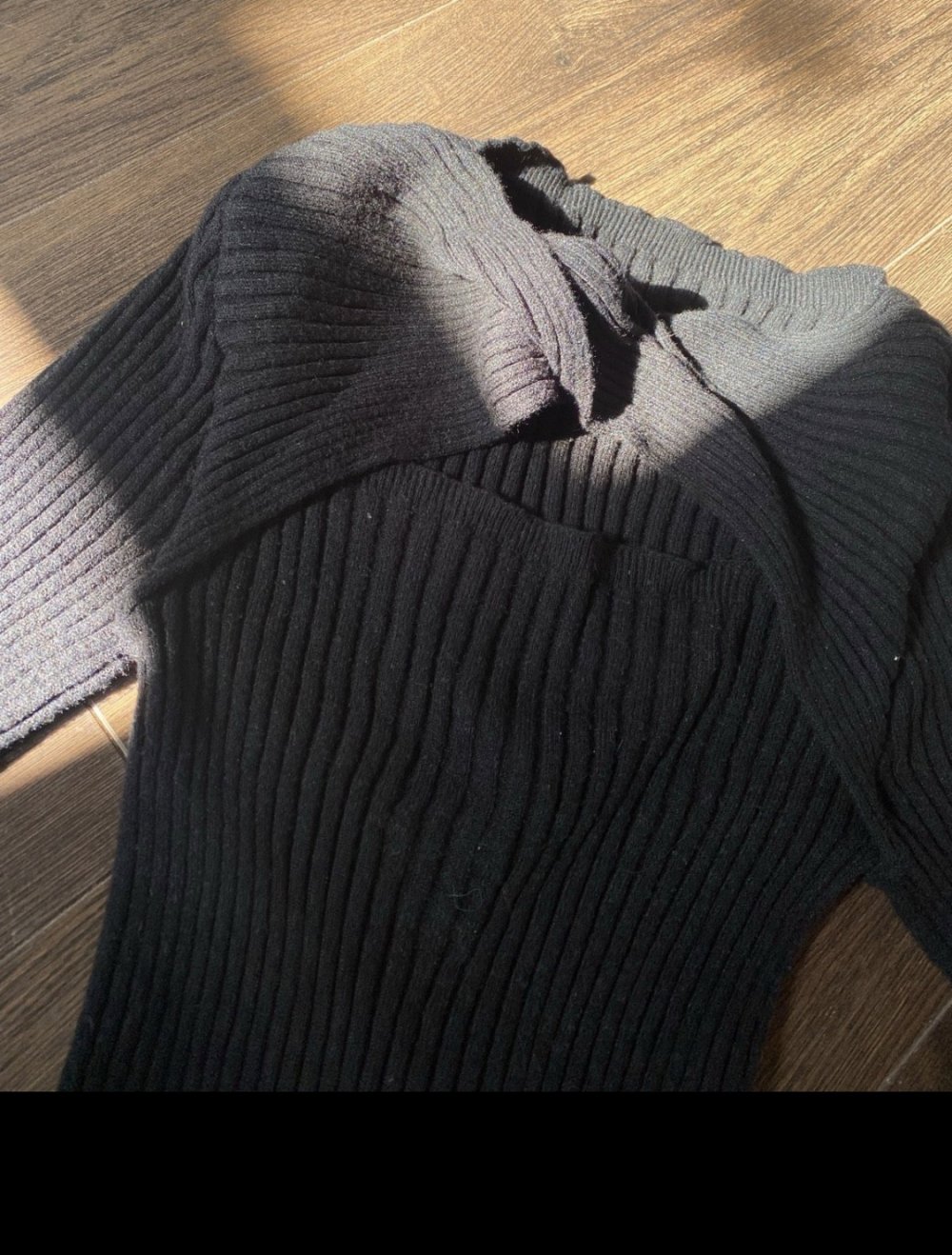 Pullover mit Ausschnitt