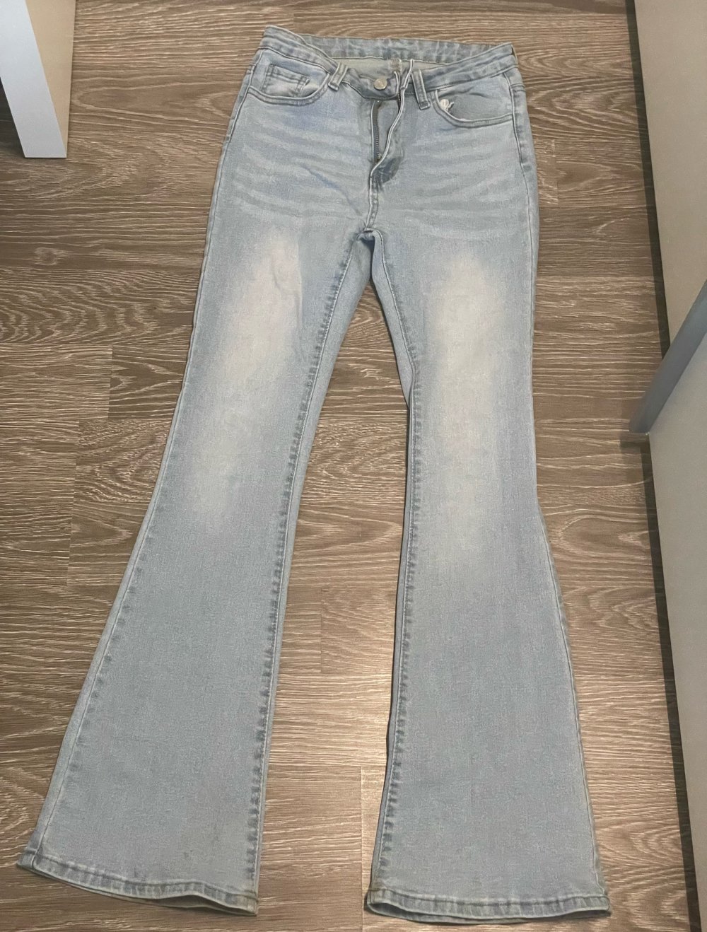 SHEIN flared Jeans helle Waschung