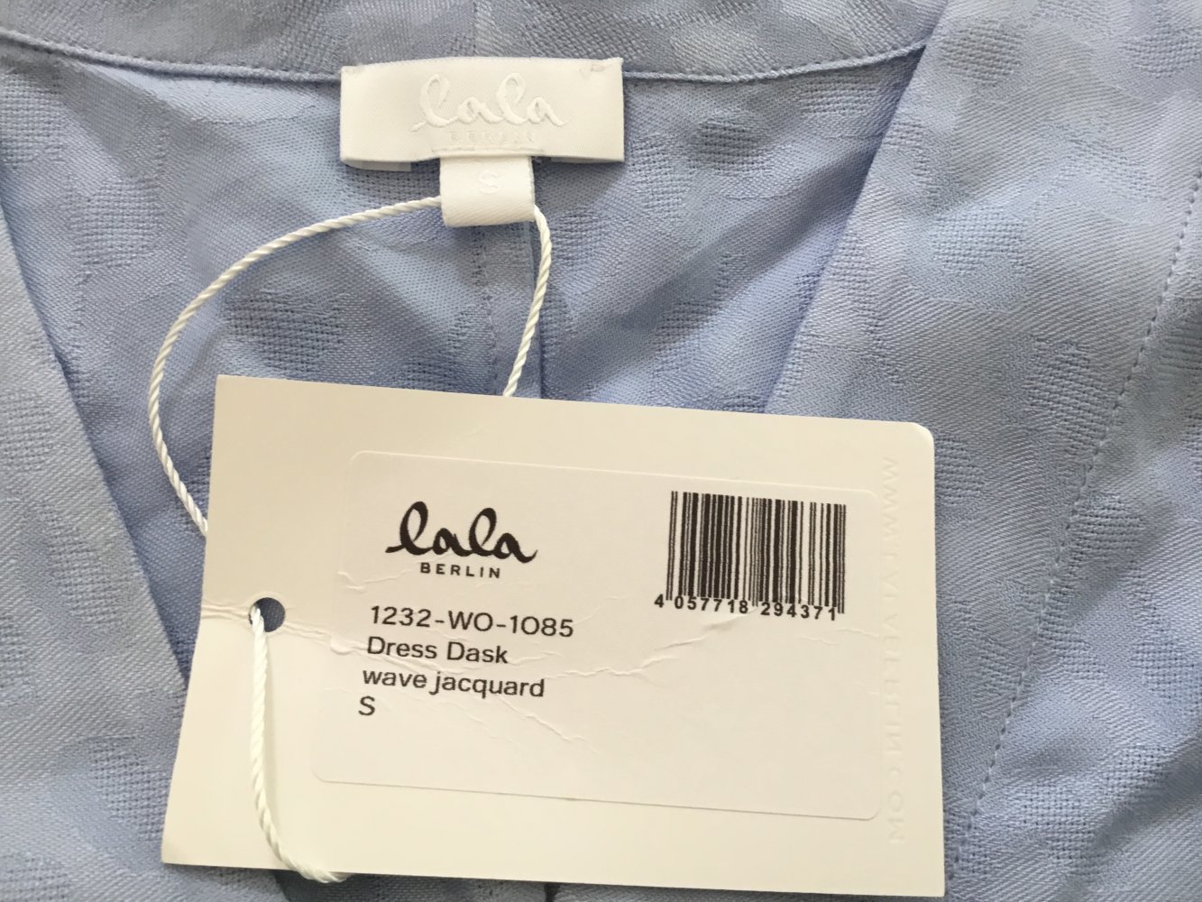 Neu! Sommerkleid von Lala Berlin in hellblau