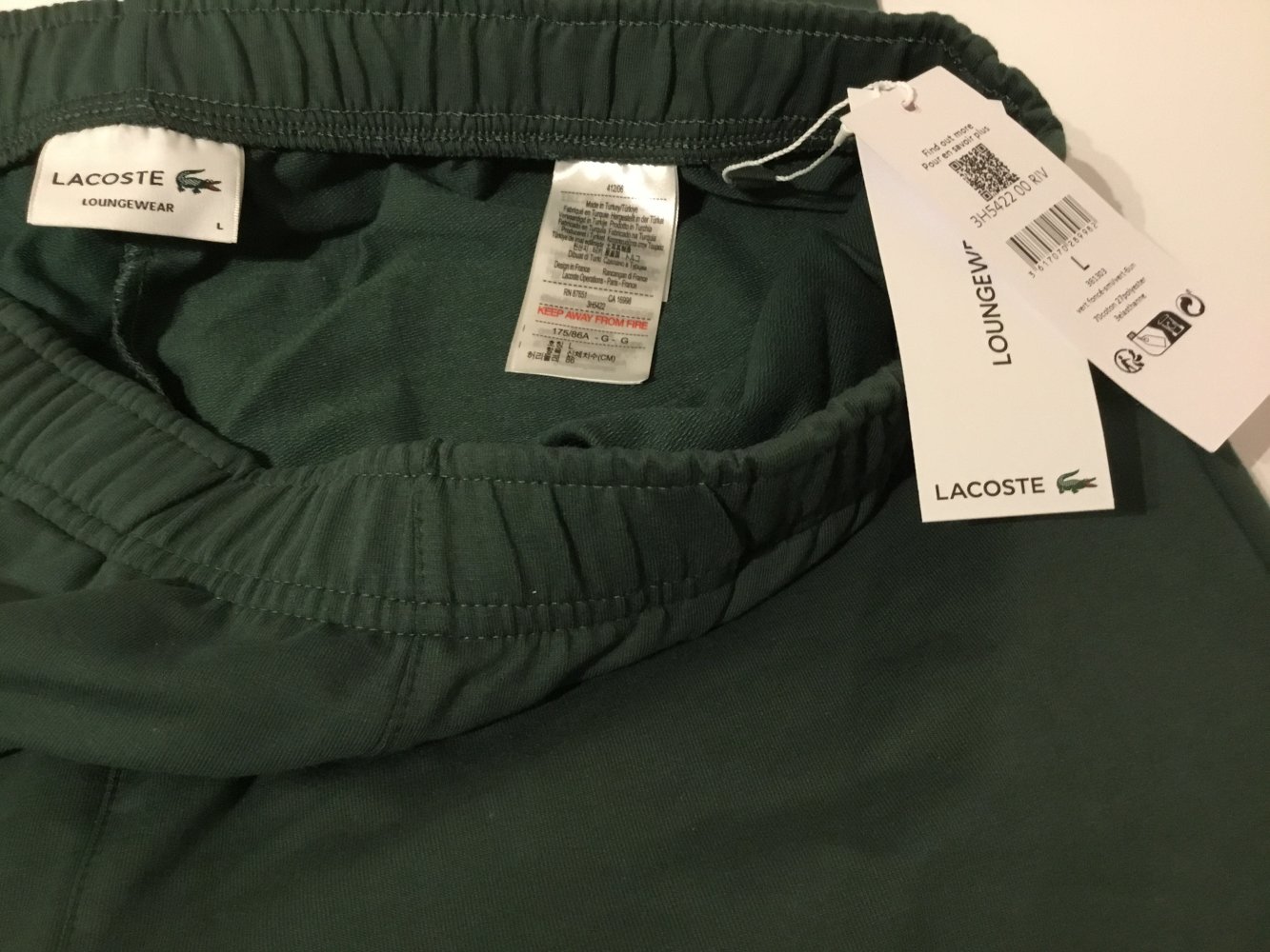 Neu! Freizeit-Hose von Lacoste in dunkelgrün, Gr. L